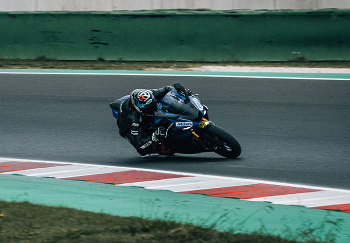 mitas-banner_motorcycle-on-road_SPORT-FORCE-plus-RS_720x500