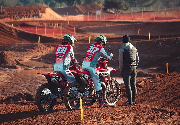 mitas-banner_teams-737-Performance-Team