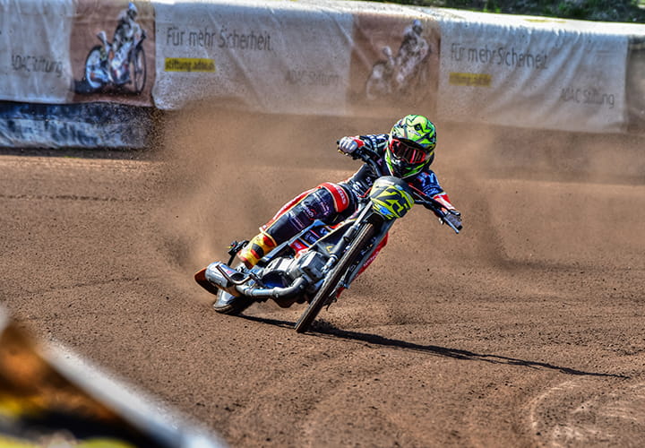 mitas_banner_riders_LUKAS_FIENHAGE