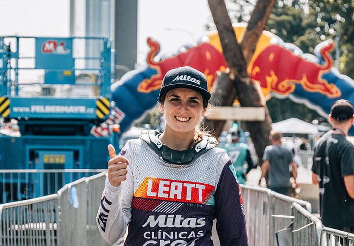 mitas_banner_riders_SANDRA-GOMEZ1