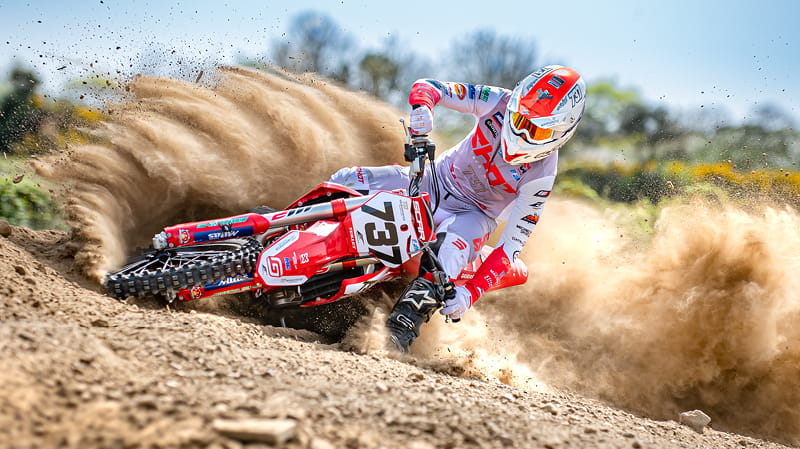 Mitas-737-Performance-Team_1