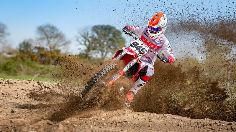 Mitas-737-Performance-Team_3